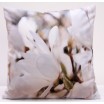 Bílo hnědý povlak na polštář s motivem bílých květů