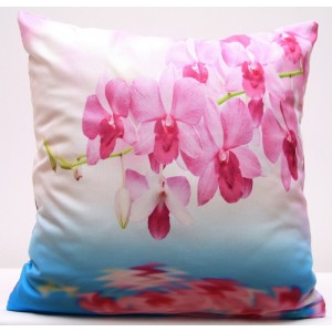 Bílo modrý povlak na polštáře s rozkvetlou růžovou orchidejí