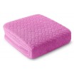 Růžová deka na gauč